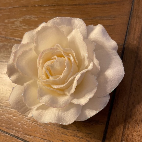 Glitter Edge Flower Hair Clip - Picture 4 of 6